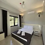 Beyaz Inci Hotel *