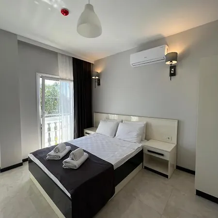 Beyaz Inci Hotel Palamut Buku